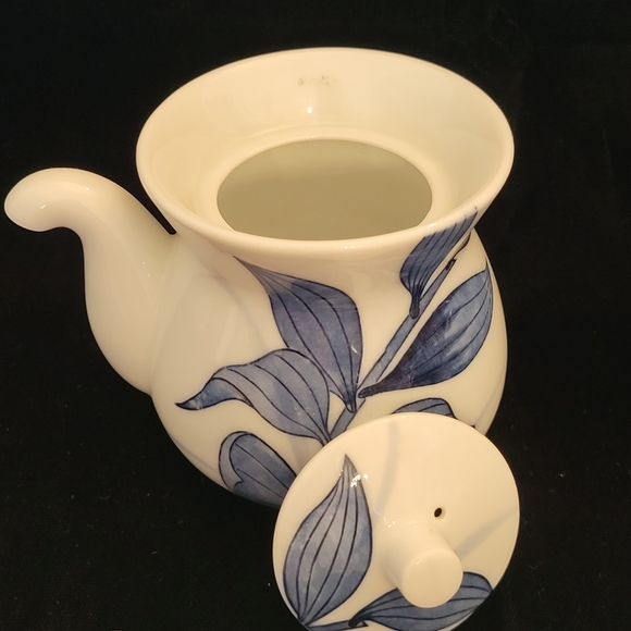 Vintage Mini Bone China Teapot. Made in Japan. - Picture 4 of 9